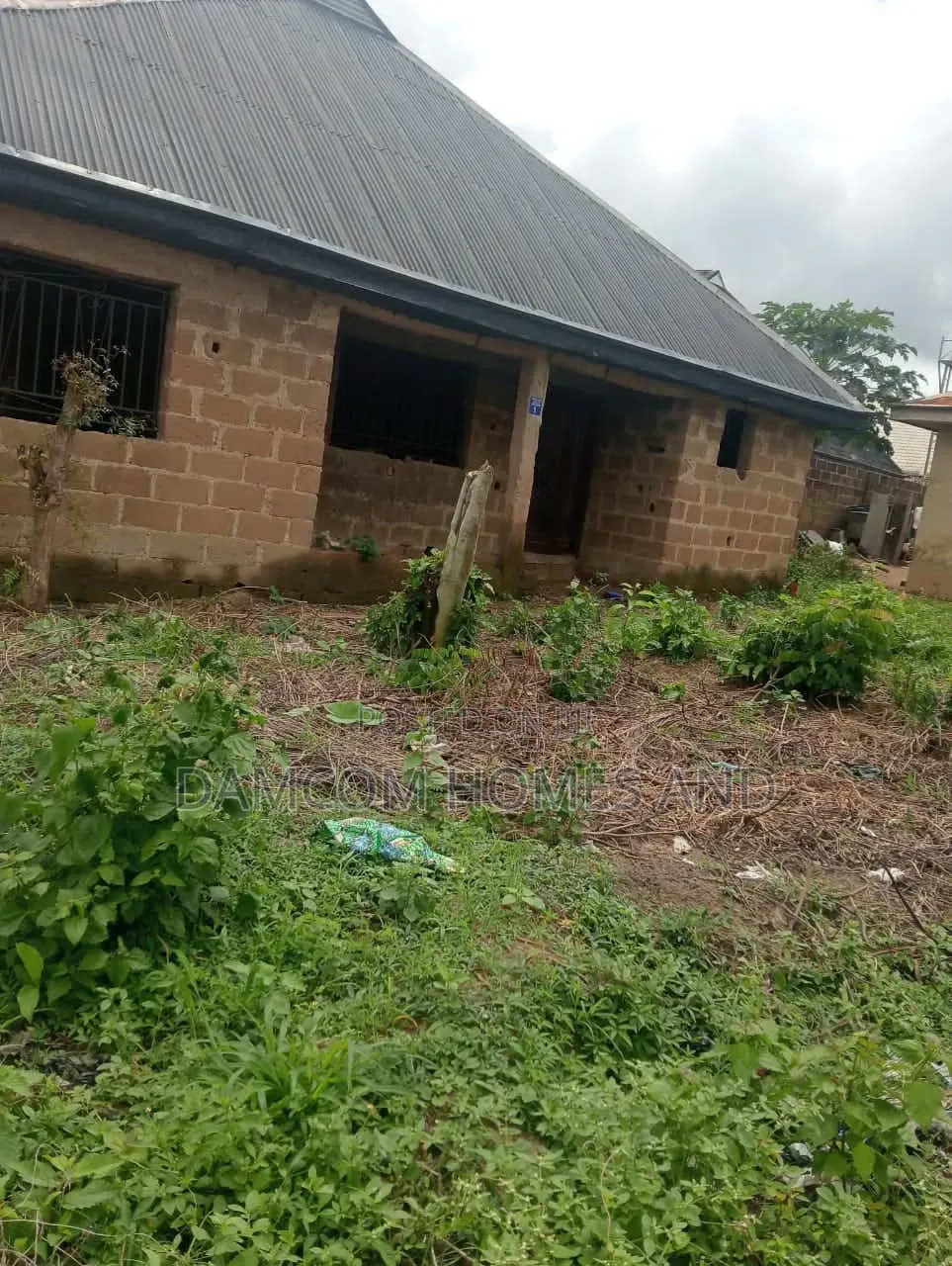 3bdrm Apartment in Ojimi, Apata for sale