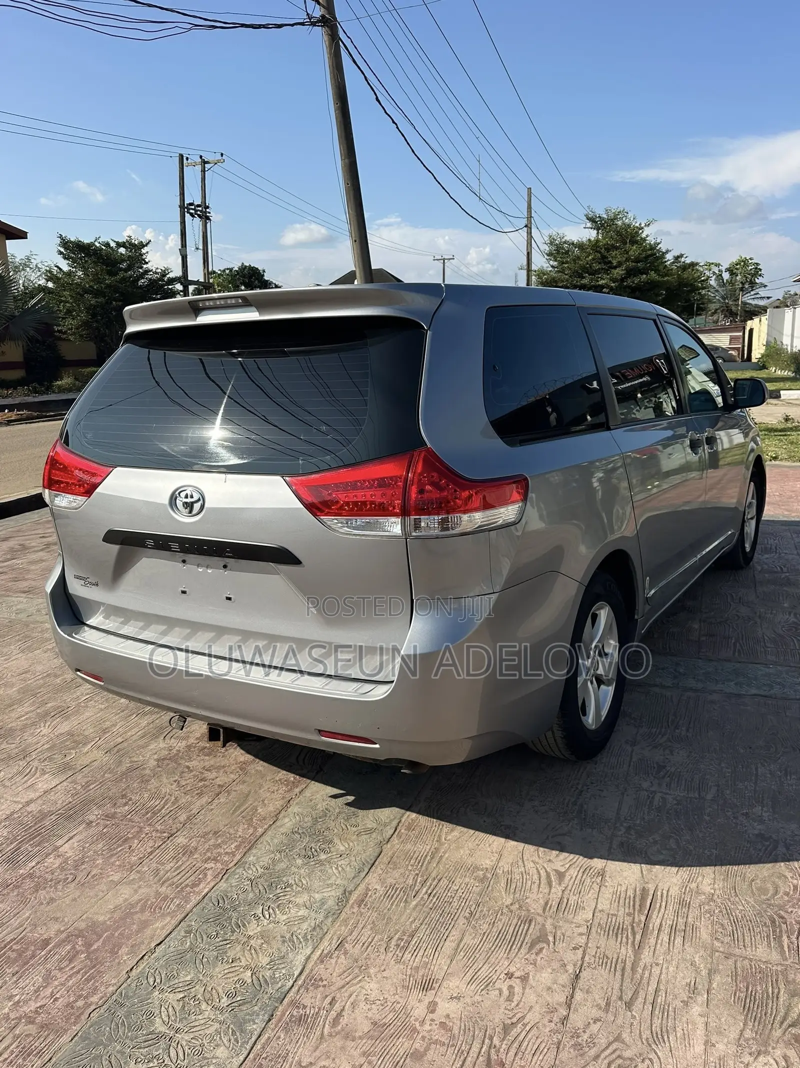 Toyota Sienna LE 8 Passenger 2012 Silver