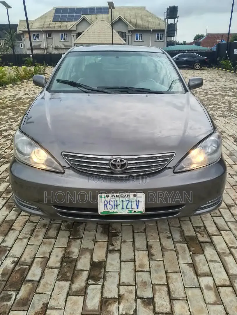 Toyota Camry 2005 Gray