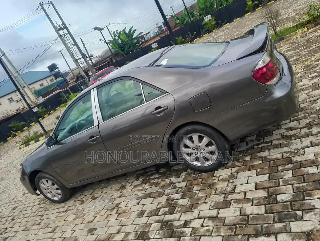Toyota Camry 2005 Gray