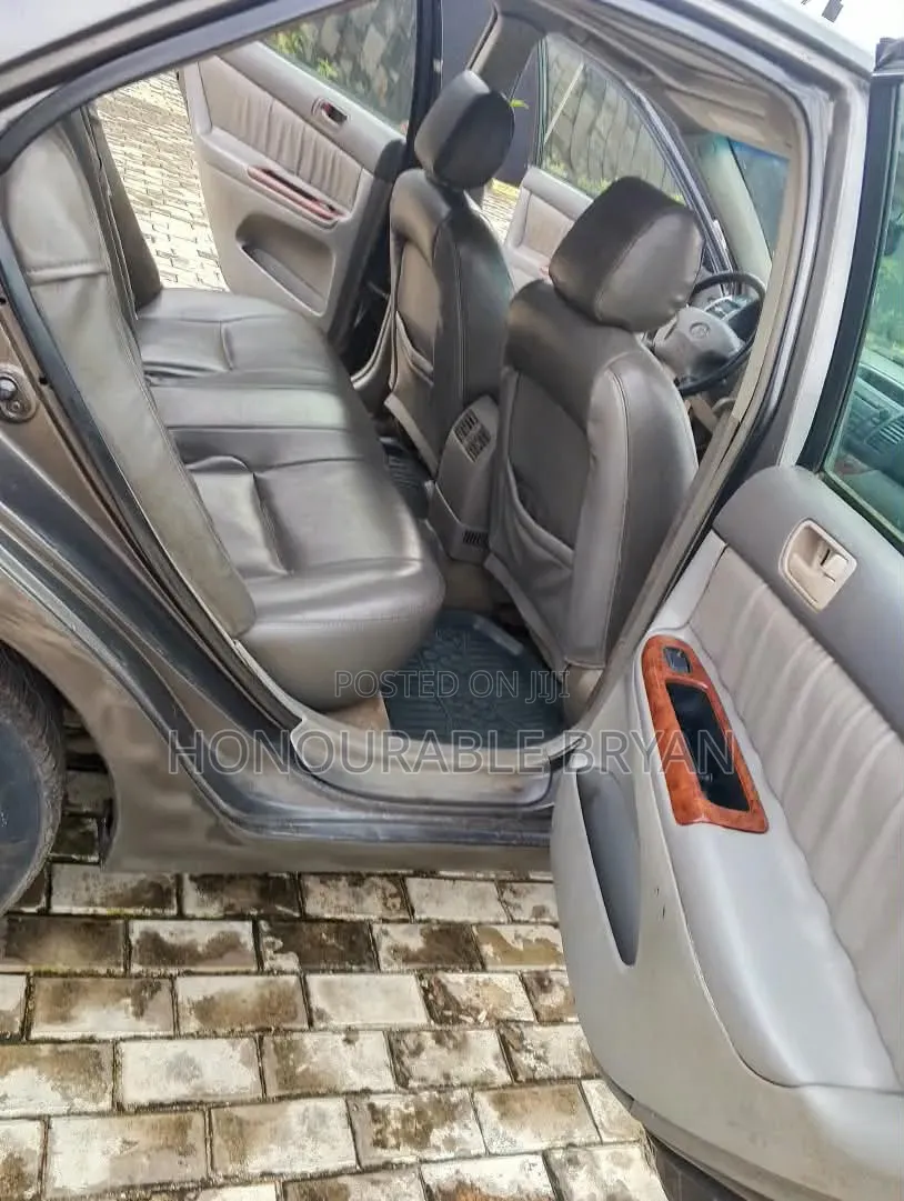 Toyota Camry 2005 Gray
