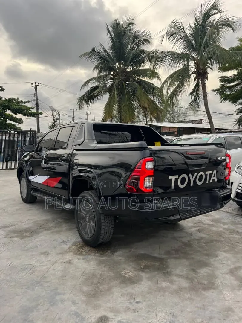 Electric Roller Boot Cover & TRD Spoiler Hilux