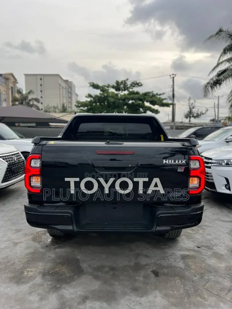 Electric Roller Boot Cover & TRD Spoiler Hilux