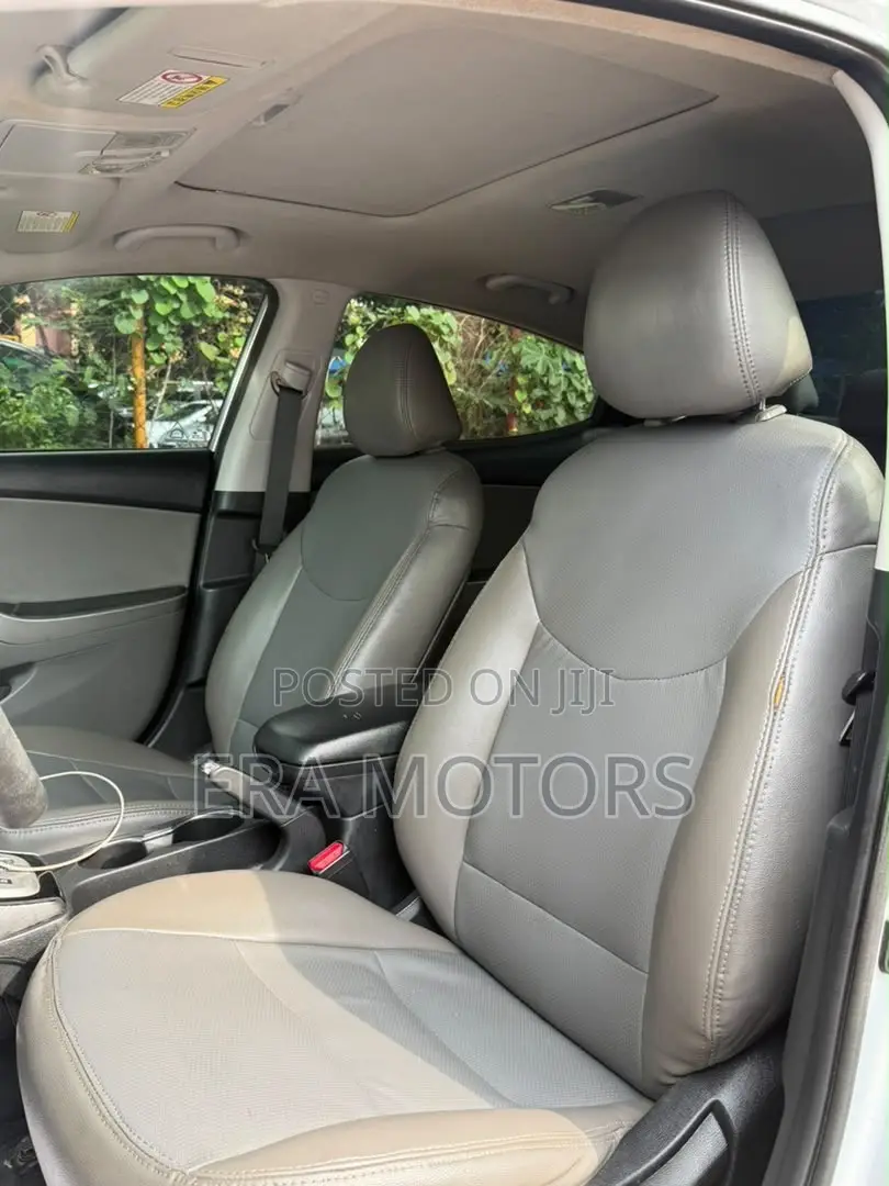 Hyundai Elantra 2013 Silver