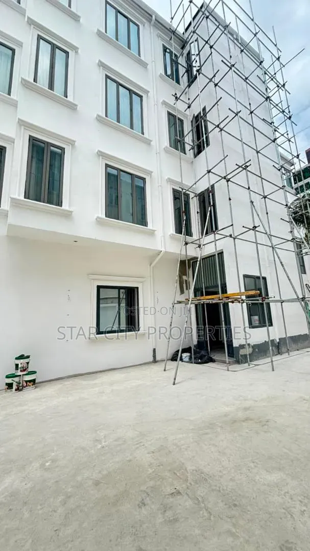Furnished 3bdrm Apartment in Banana Island for sale