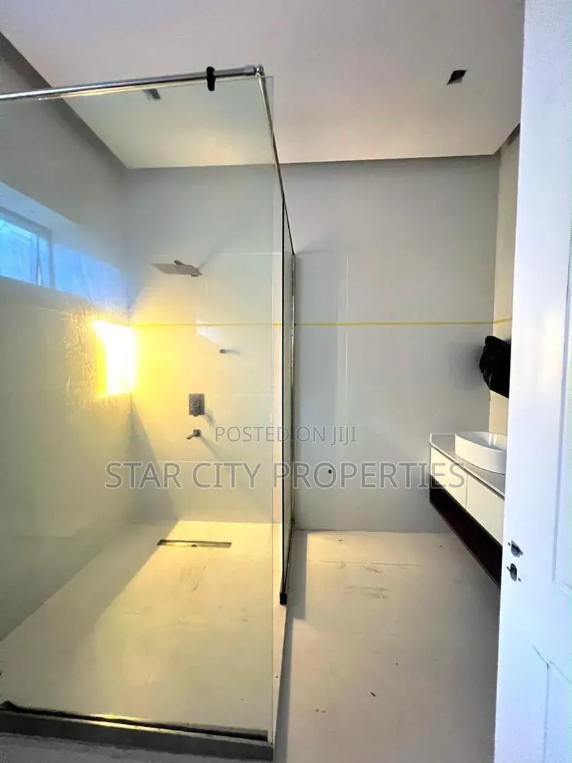 Furnished 3bdrm Apartment in Banana Island for sale