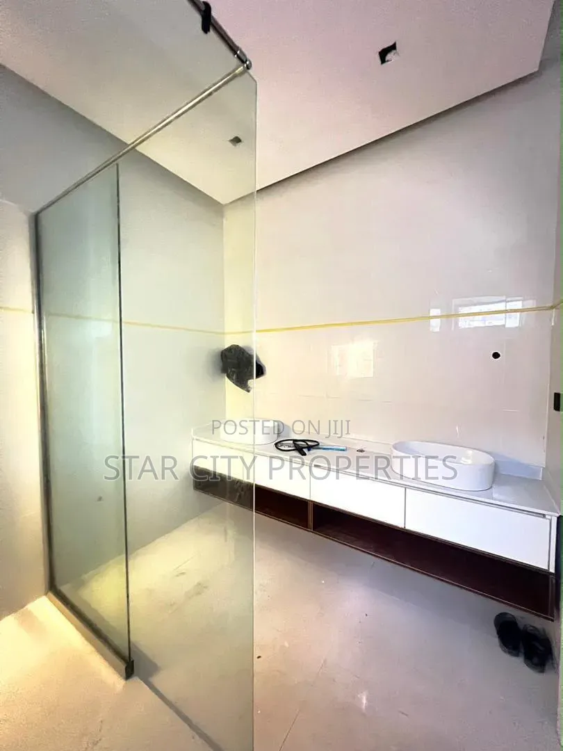 Furnished 3bdrm Apartment in Banana Island for sale
