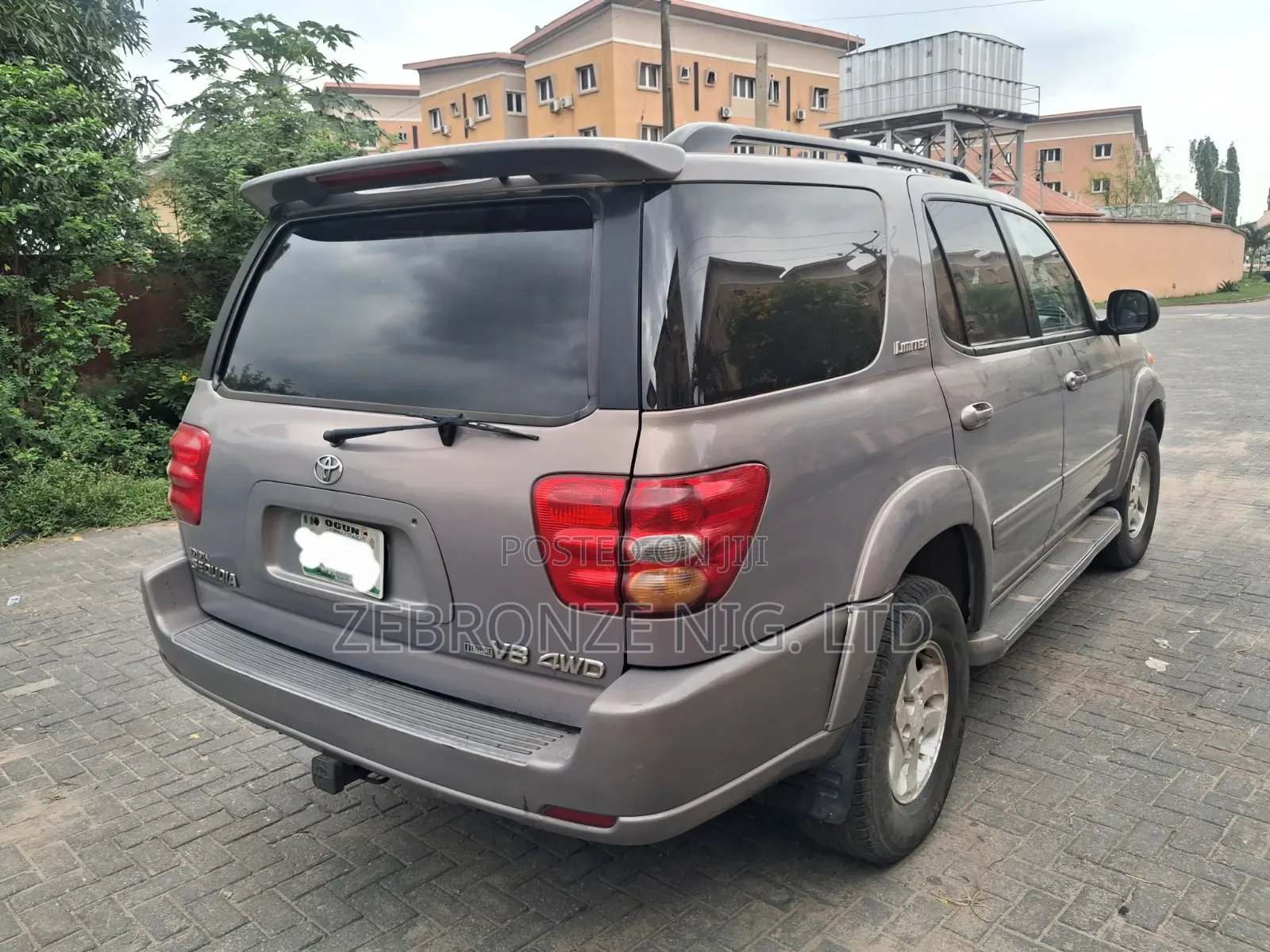 Toyota Sequoia Limited 4dr SUV 4WD (4.7L 8cyl 4A) 2004 Gray