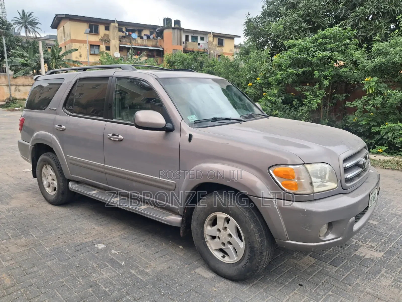 Toyota Sequoia Limited 4dr SUV 4WD (4.7L 8cyl 4A) 2004 Gray