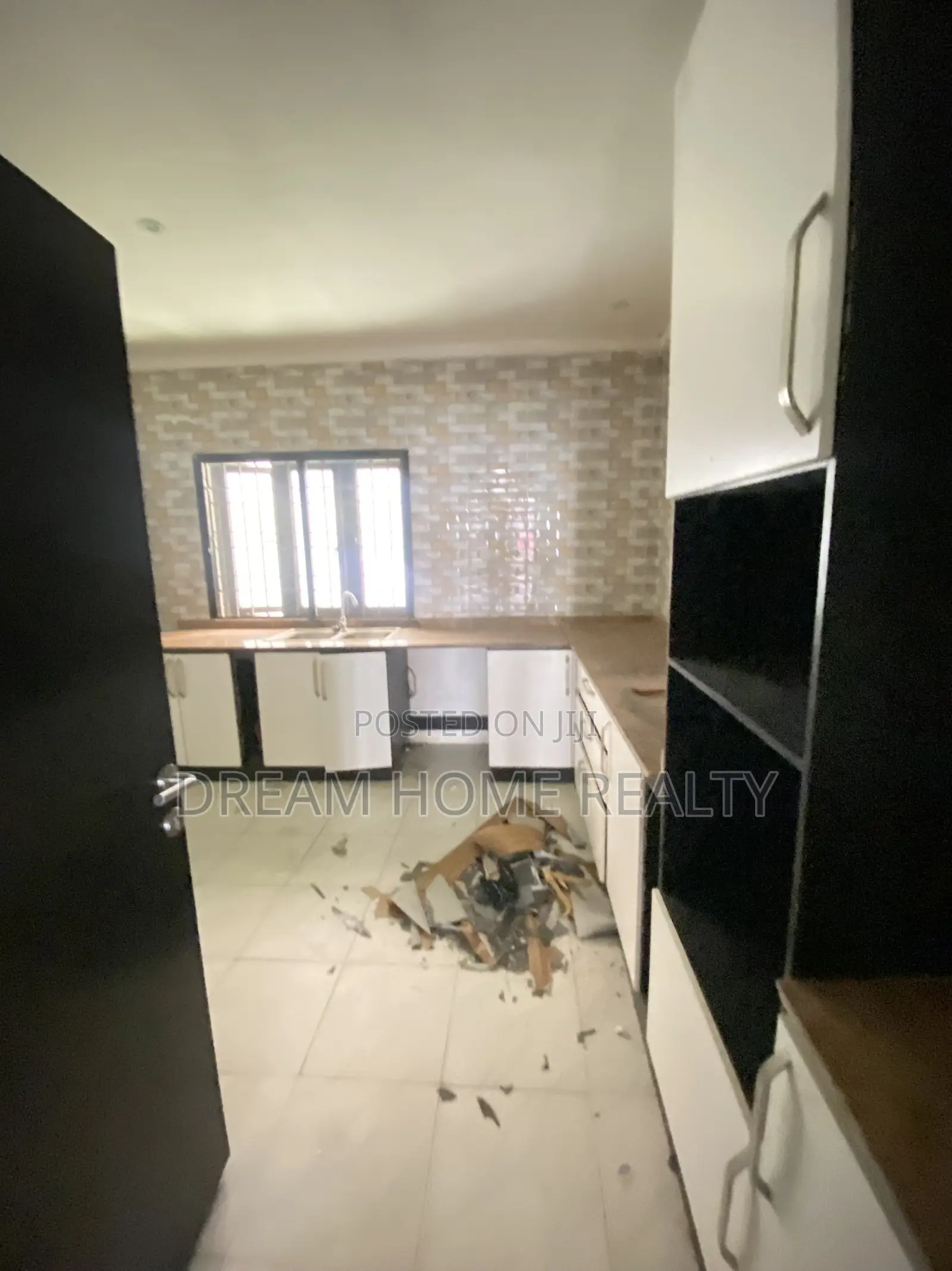 3bdrm Apartment in Orchid Road -, Lekki for rent