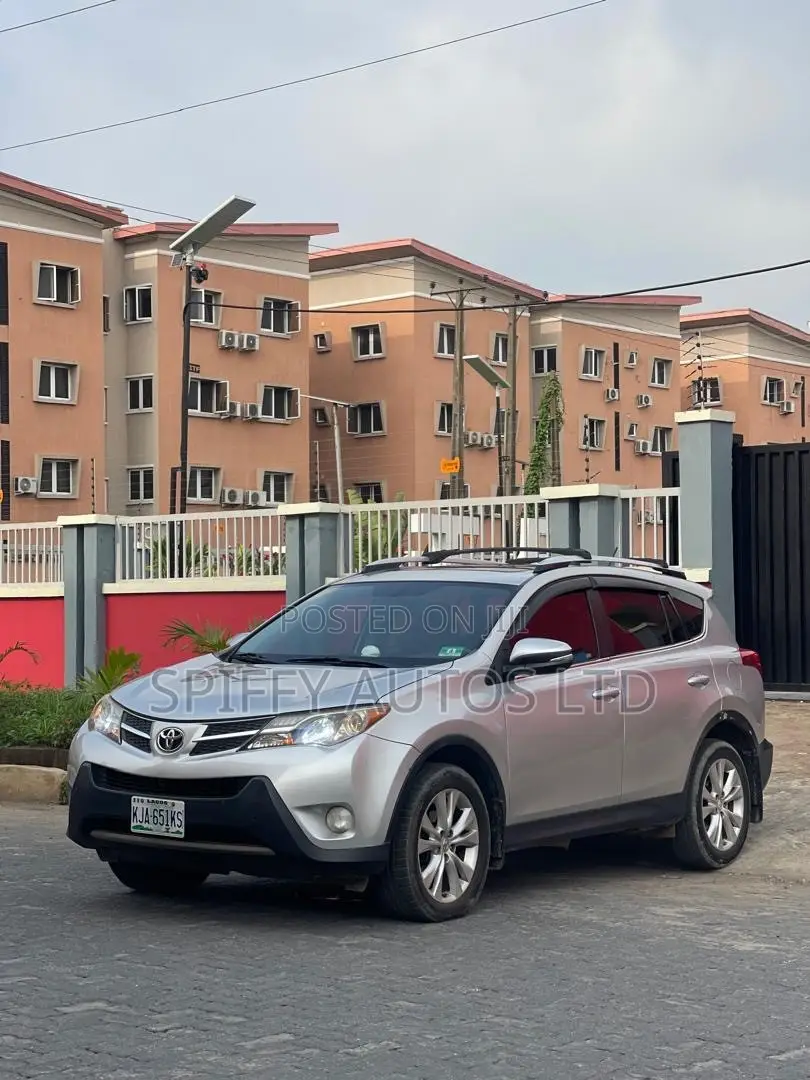 Toyota RAV4 XLE 4dr SUV AWD (2.5L 4cyl 6A) 2015 Silver