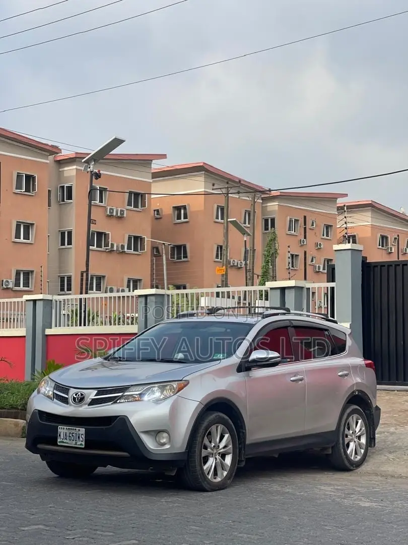 Toyota RAV4 XLE 4dr SUV AWD (2.5L 4cyl 6A) 2015 Silver