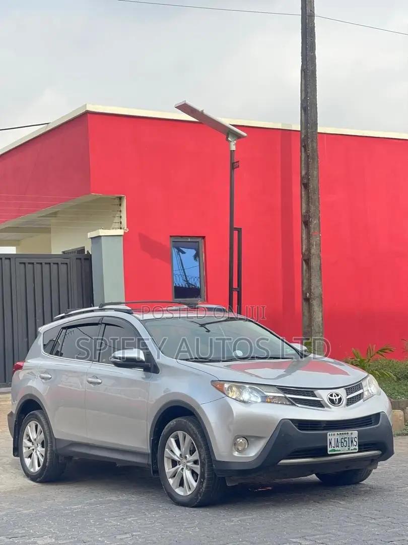 Toyota RAV4 XLE 4dr SUV AWD (2.5L 4cyl 6A) 2015 Silver