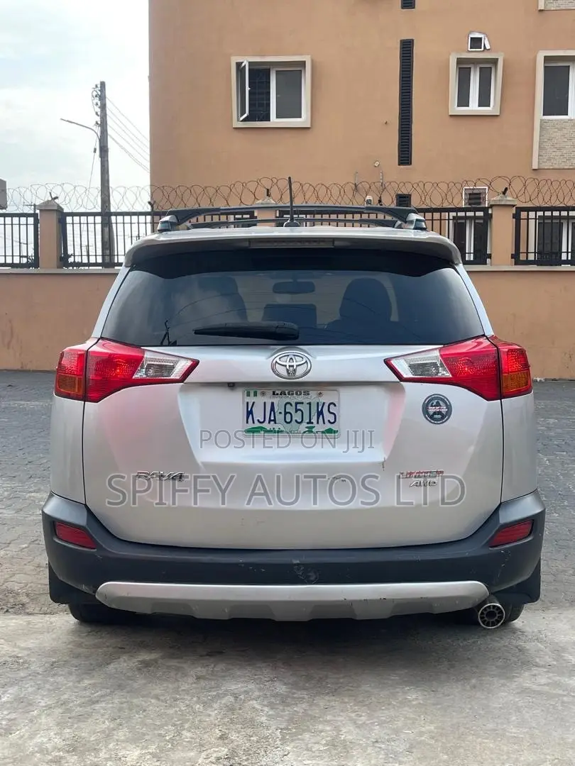Toyota RAV4 XLE 4dr SUV AWD (2.5L 4cyl 6A) 2015 Silver