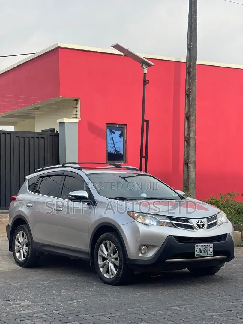 Toyota RAV4 XLE 4dr SUV AWD (2.5L 4cyl 6A) 2015 Silver