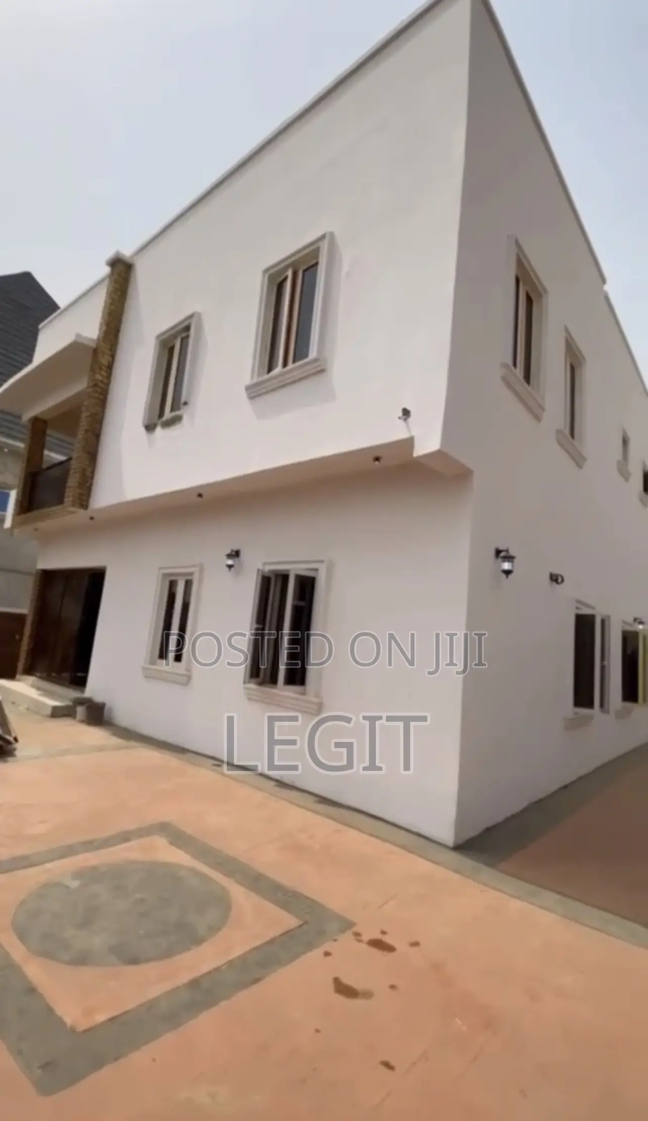4bdrm Duplex in Lugbe District for sale