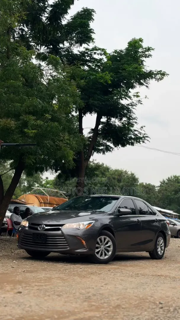 Toyota Camry LE 4dr Sedan (2.5L 4cyl 6A) 2017 Gray
