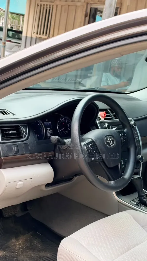 Toyota Camry LE 4dr Sedan (2.5L 4cyl 6A) 2017 Gray