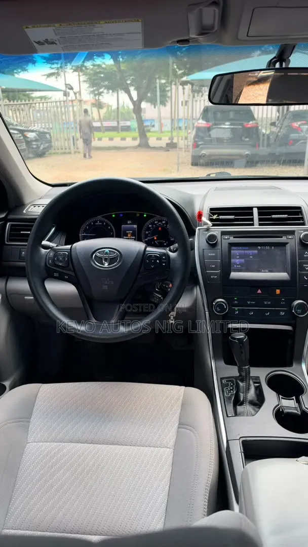 Toyota Camry LE 4dr Sedan (2.5L 4cyl 6A) 2017 Gray