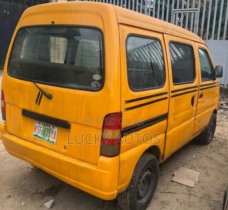Suzuki APV Minibus 2005 Yellow