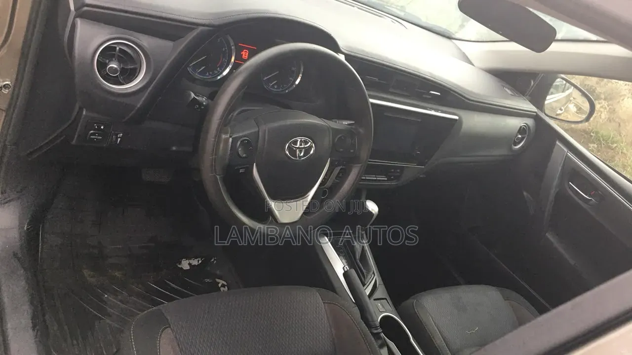 Toyota Corolla 2018 Brown