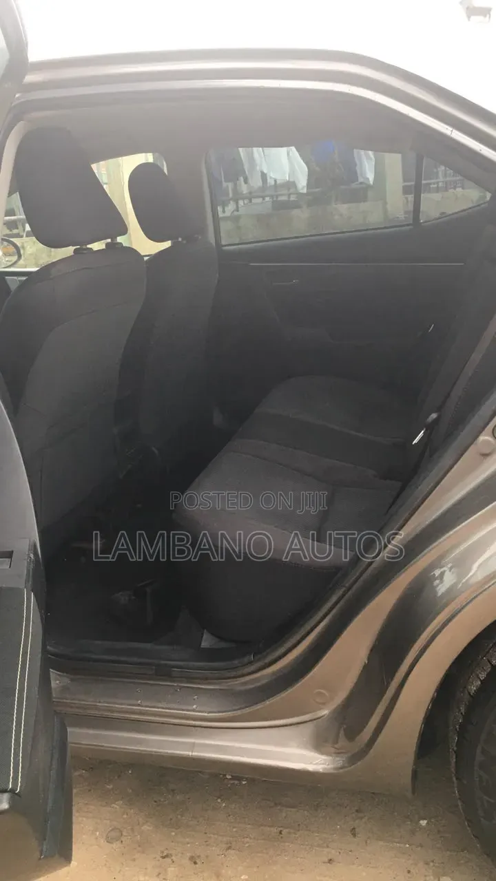 Toyota Corolla 2018 Brown