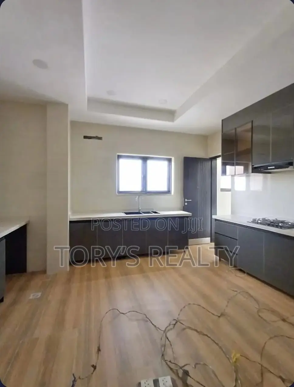 2bdrm Apartment in Lekki Phase 1 for rent