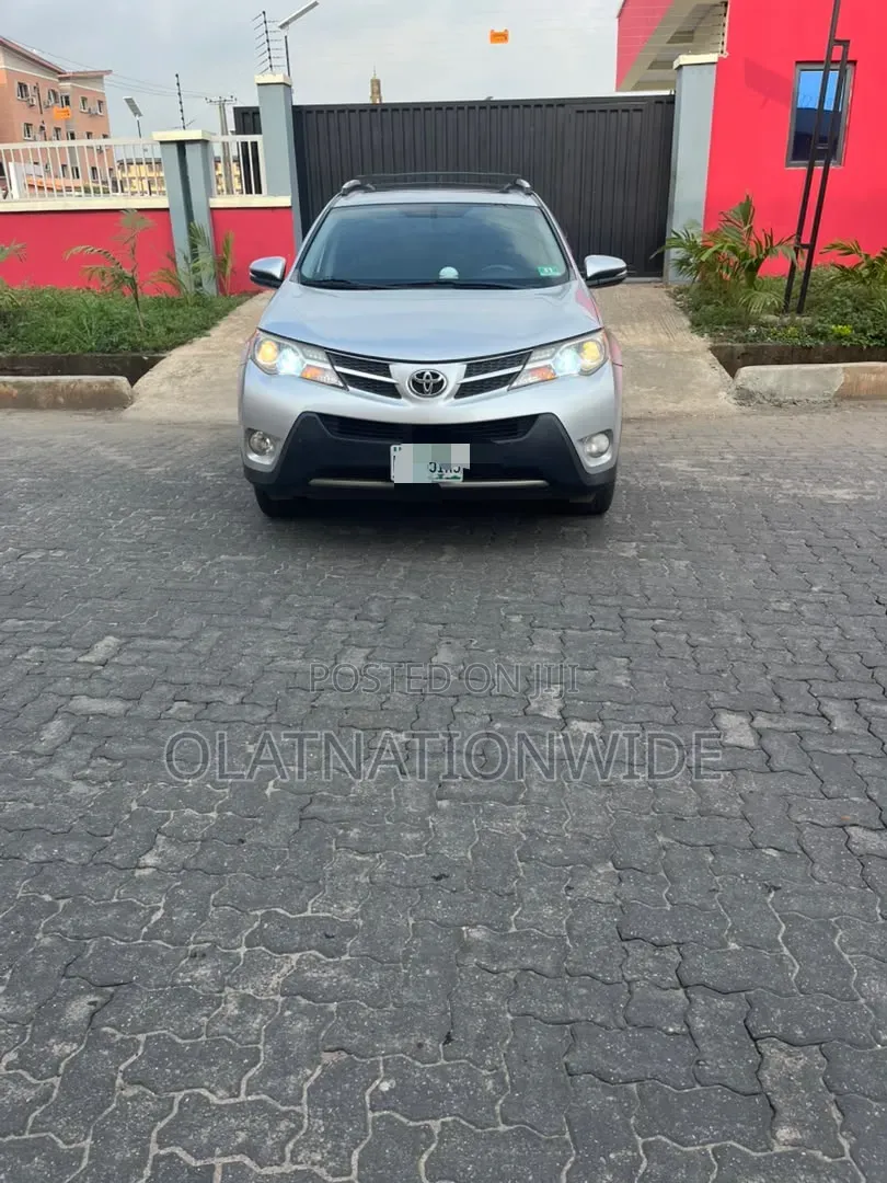 Toyota RAV4 Limited 4dr SUV (2.5L 4cyl 6A) 2015 Silver
