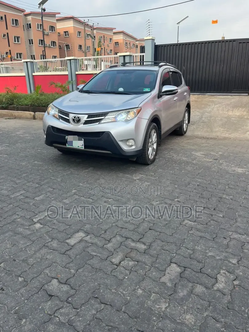 Toyota RAV4 Limited 4dr SUV (2.5L 4cyl 6A) 2015 Silver