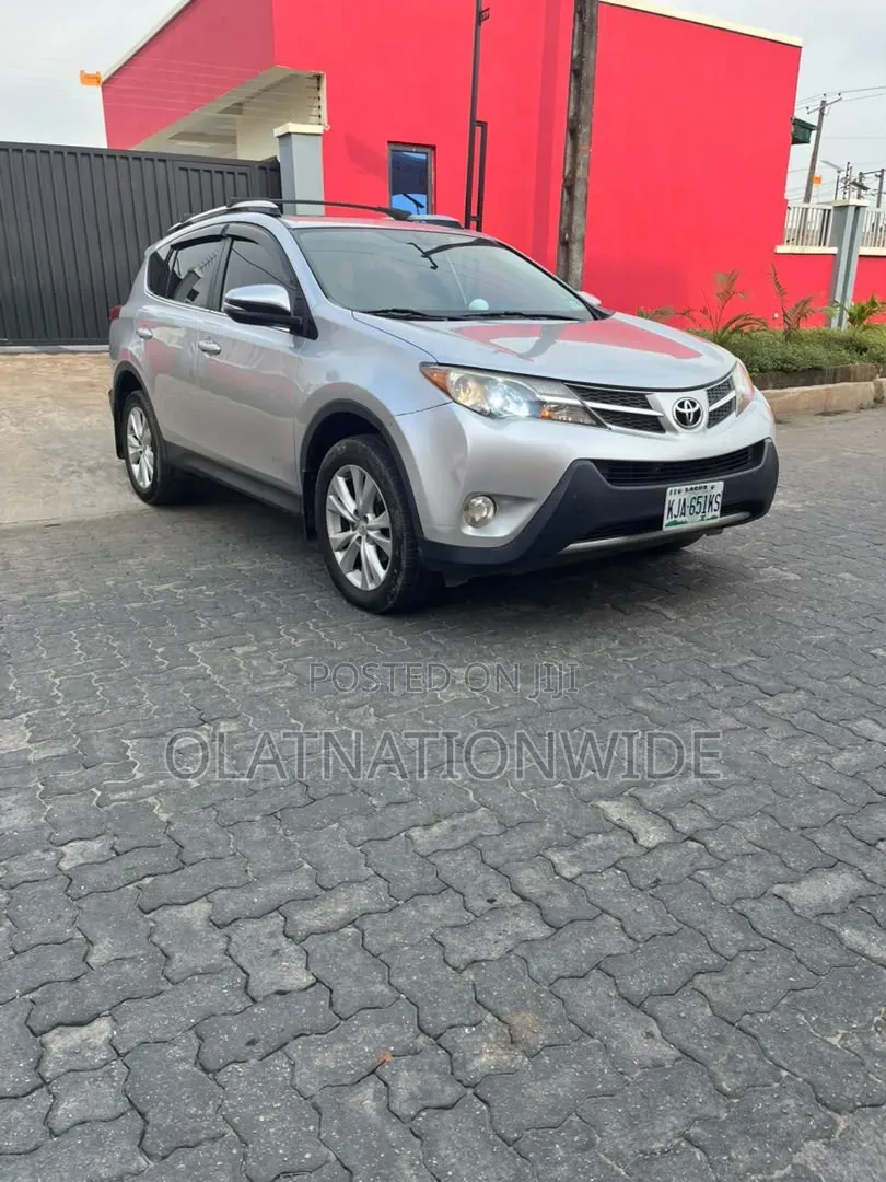 Toyota RAV4 Limited 4dr SUV (2.5L 4cyl 6A) 2015 Silver