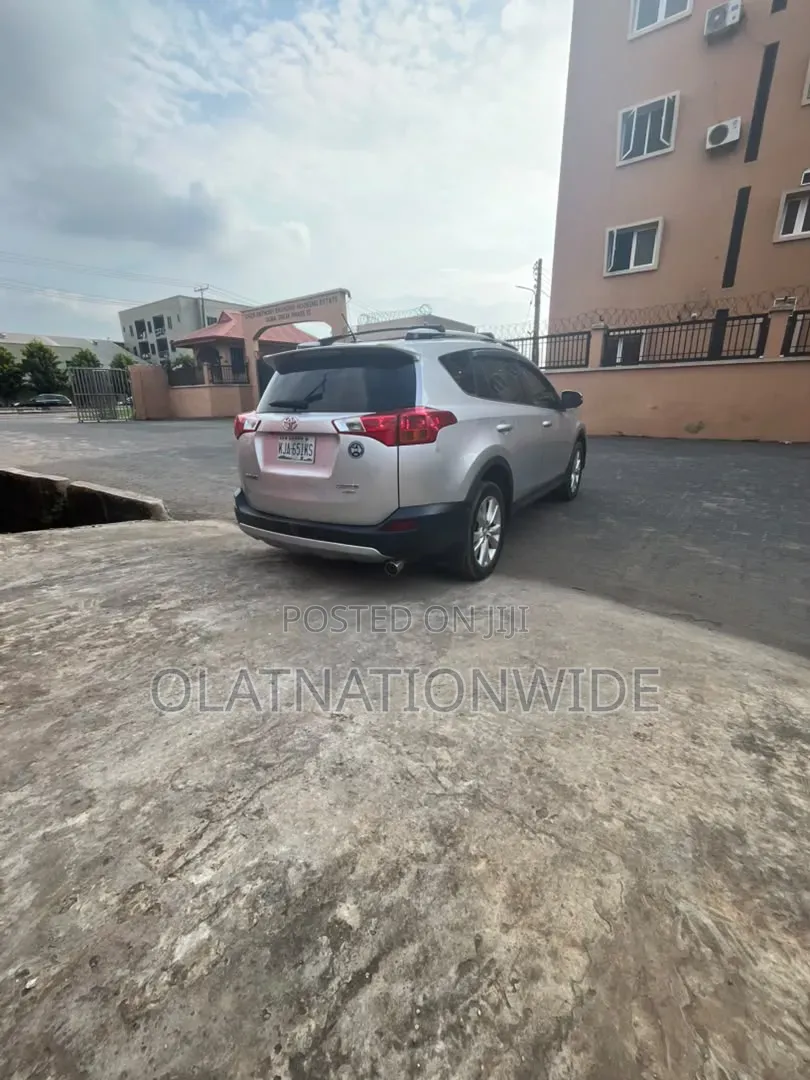 Toyota RAV4 Limited 4dr SUV (2.5L 4cyl 6A) 2015 Silver