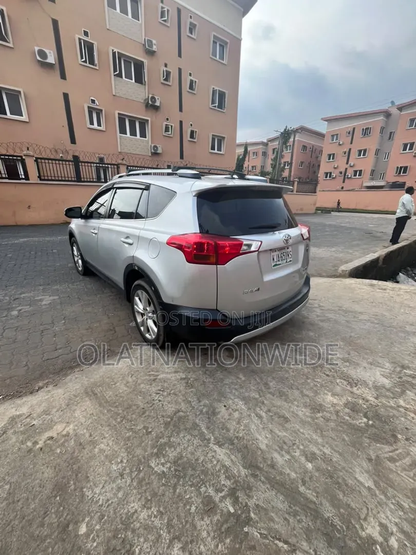 Toyota RAV4 Limited 4dr SUV (2.5L 4cyl 6A) 2015 Silver