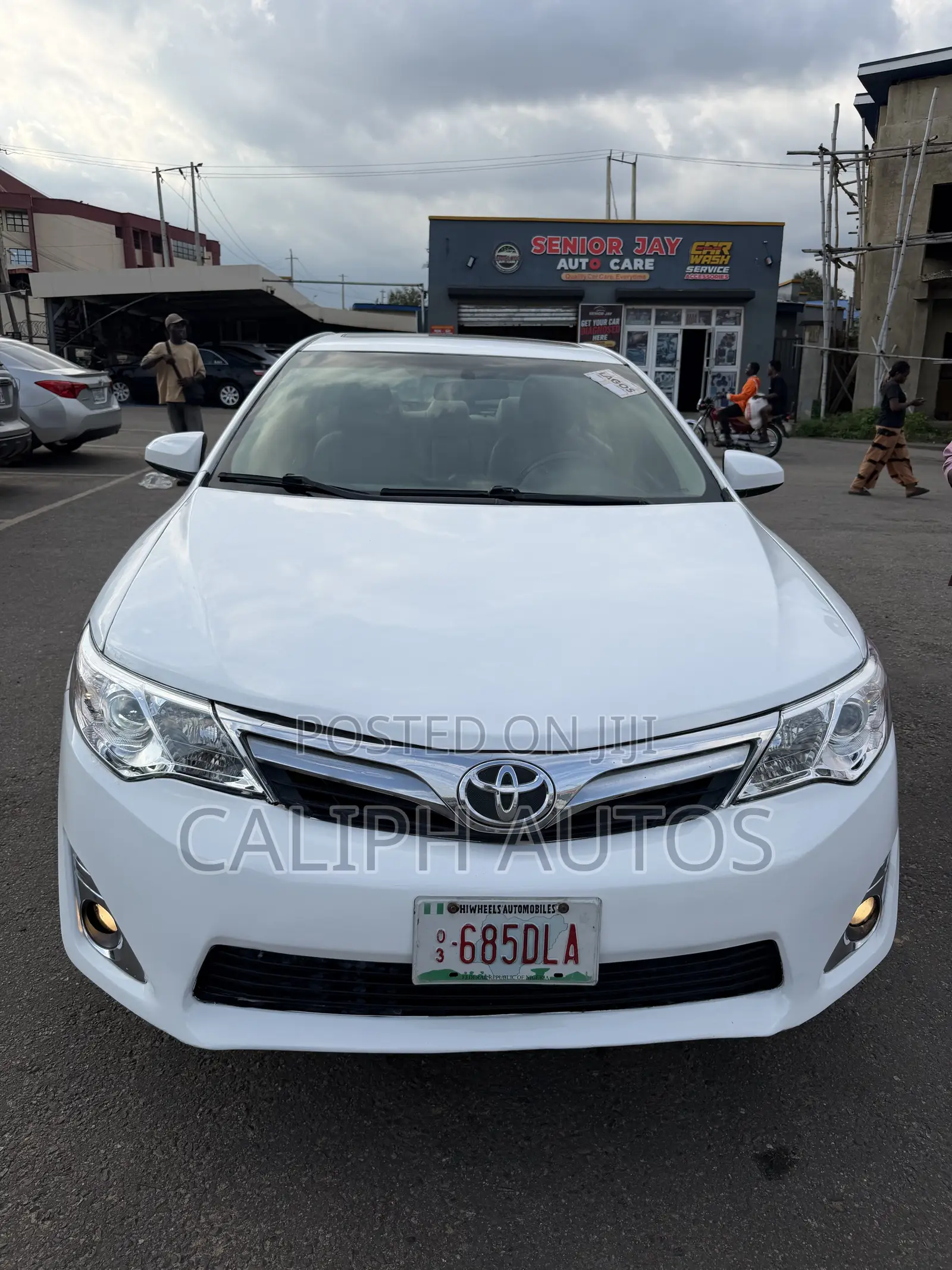 Toyota Camry XLE 4dr Sedan (2.5L 4cyl 6A) 2014 White