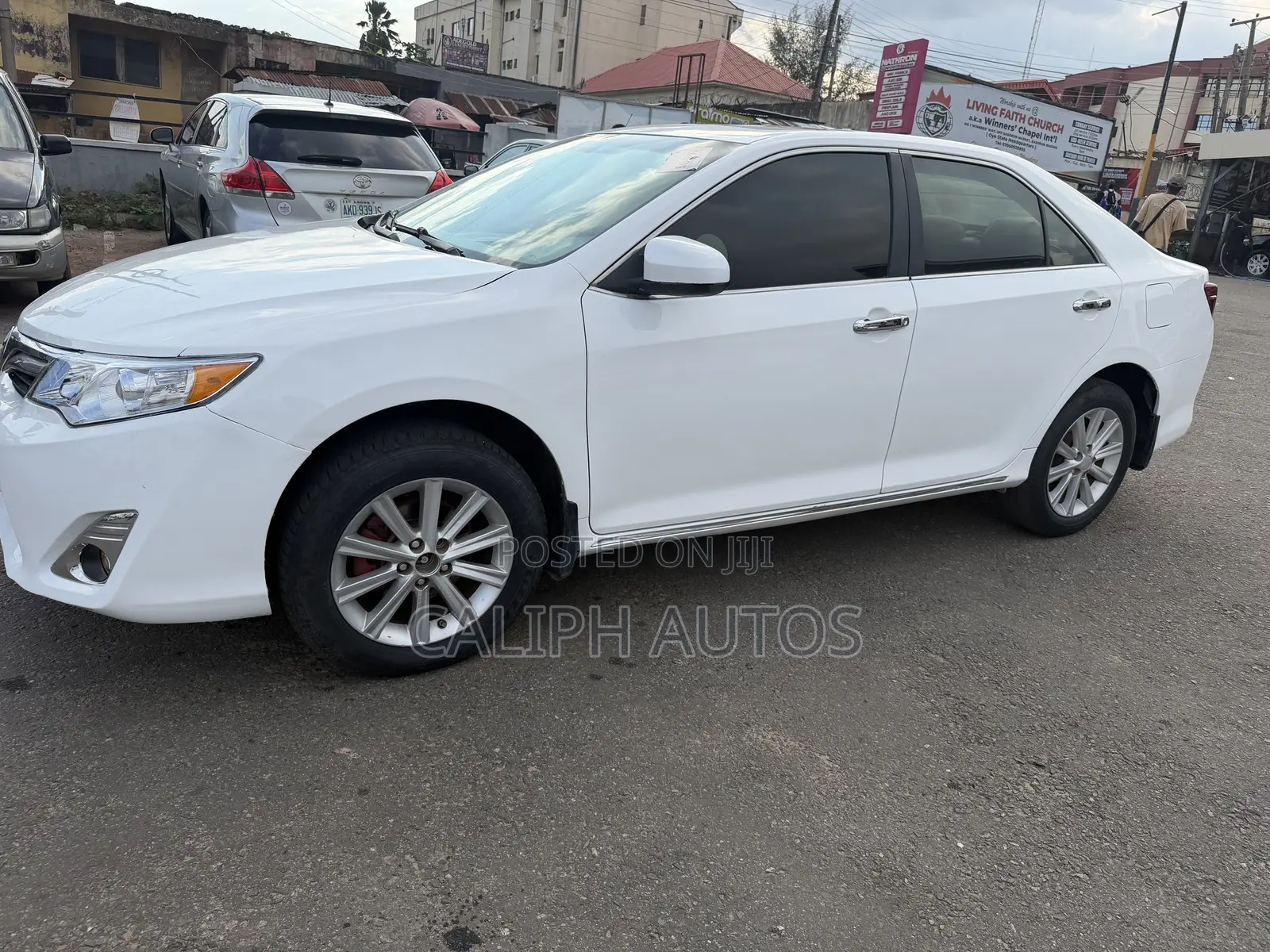 Toyota Camry XLE 4dr Sedan (2.5L 4cyl 6A) 2014 White