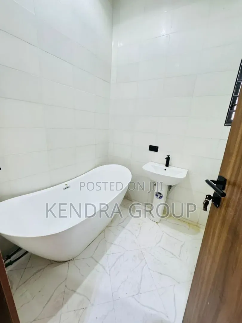 4bdrm Duplex in Orchid, Ikota for rent