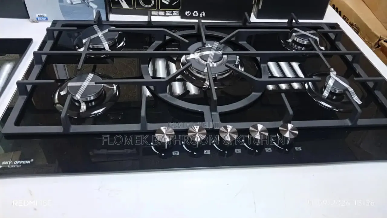 Premium 90cm 5-Burner Gas Cooktop With Wok Burner & Cast Iron Grates