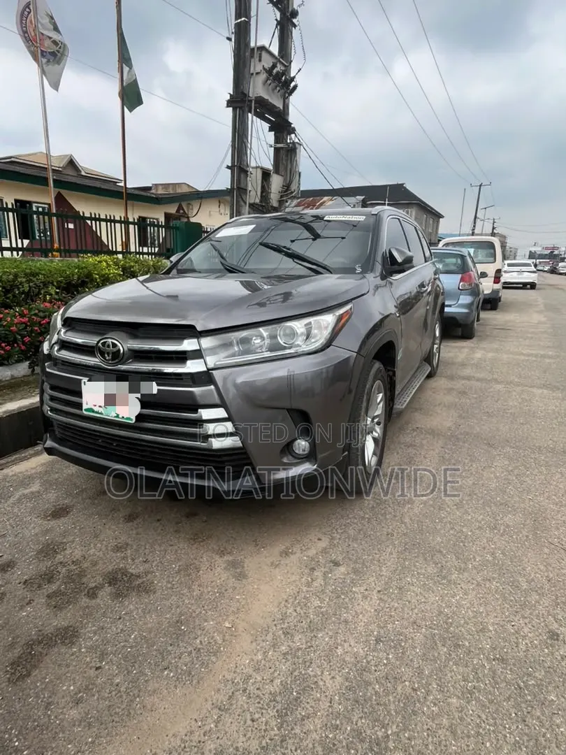 Toyota Highlander XLE 4dr SUV (3.5L 6cyl 6A) 2015