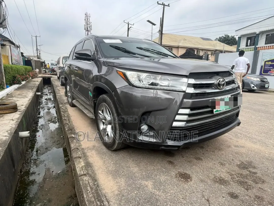 Toyota Highlander XLE 4dr SUV (3.5L 6cyl 6A) 2015