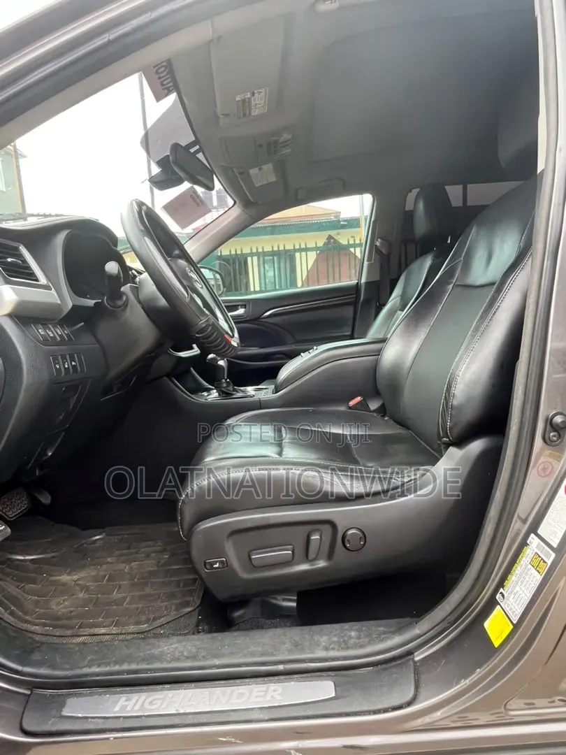 Toyota Highlander XLE 4dr SUV (3.5L 6cyl 6A) 2015