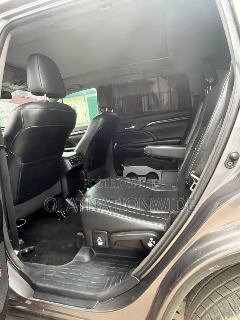 Toyota Highlander XLE 4dr SUV (3.5L 6cyl 6A) 2015
