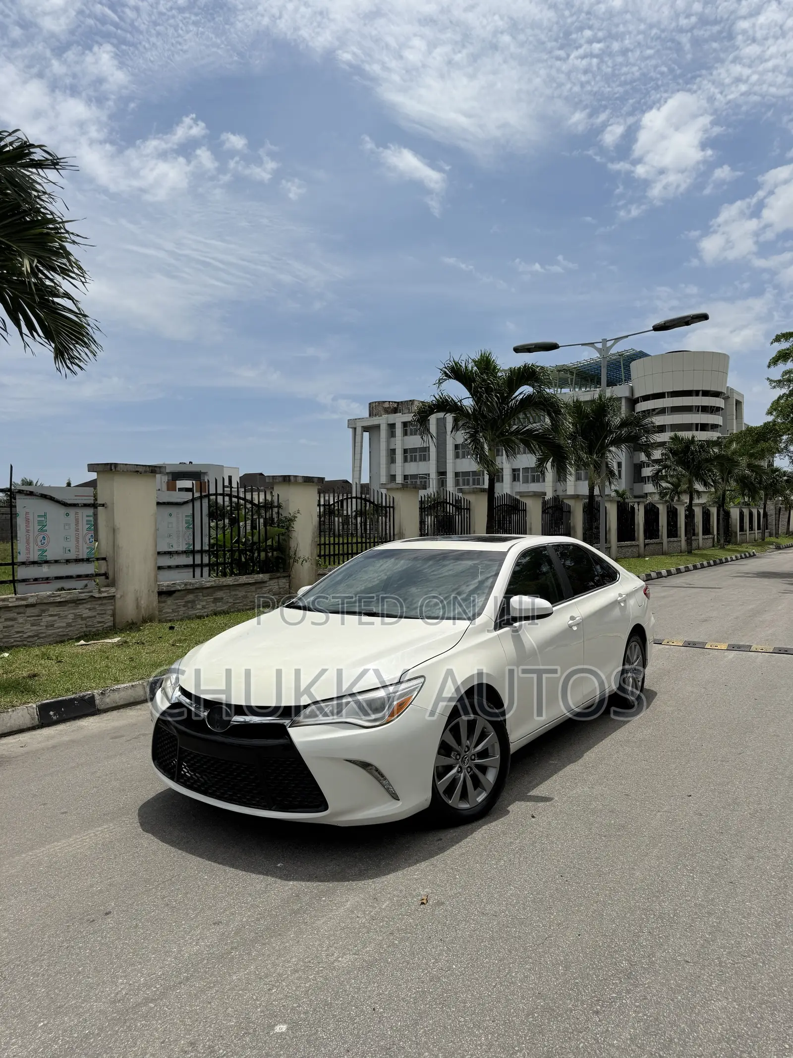 Toyota Camry XLE 4dr Sedan (3.5L 6cyl 6A) 2015 White