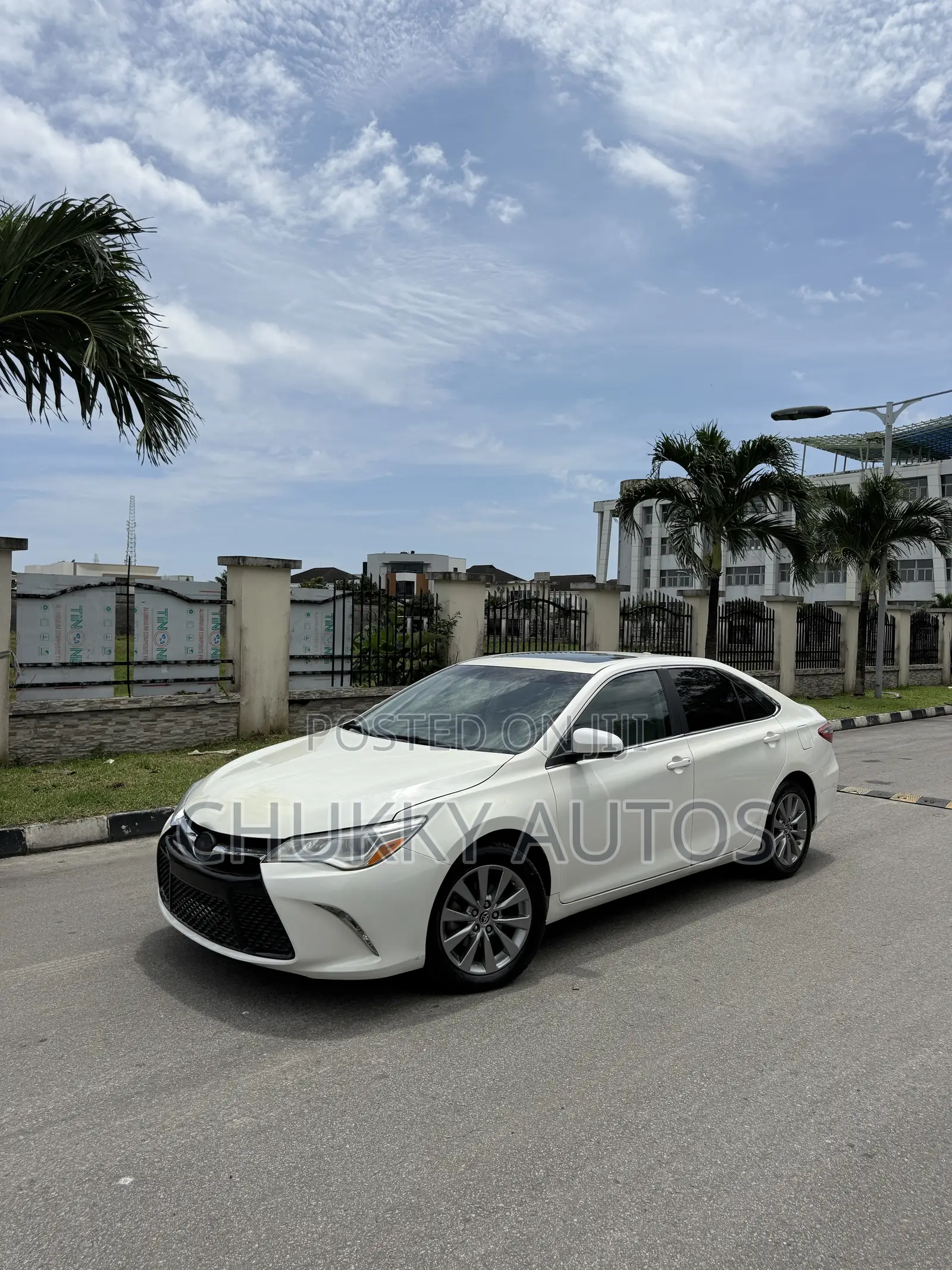 Toyota Camry XLE 4dr Sedan (3.5L 6cyl 6A) 2015 White