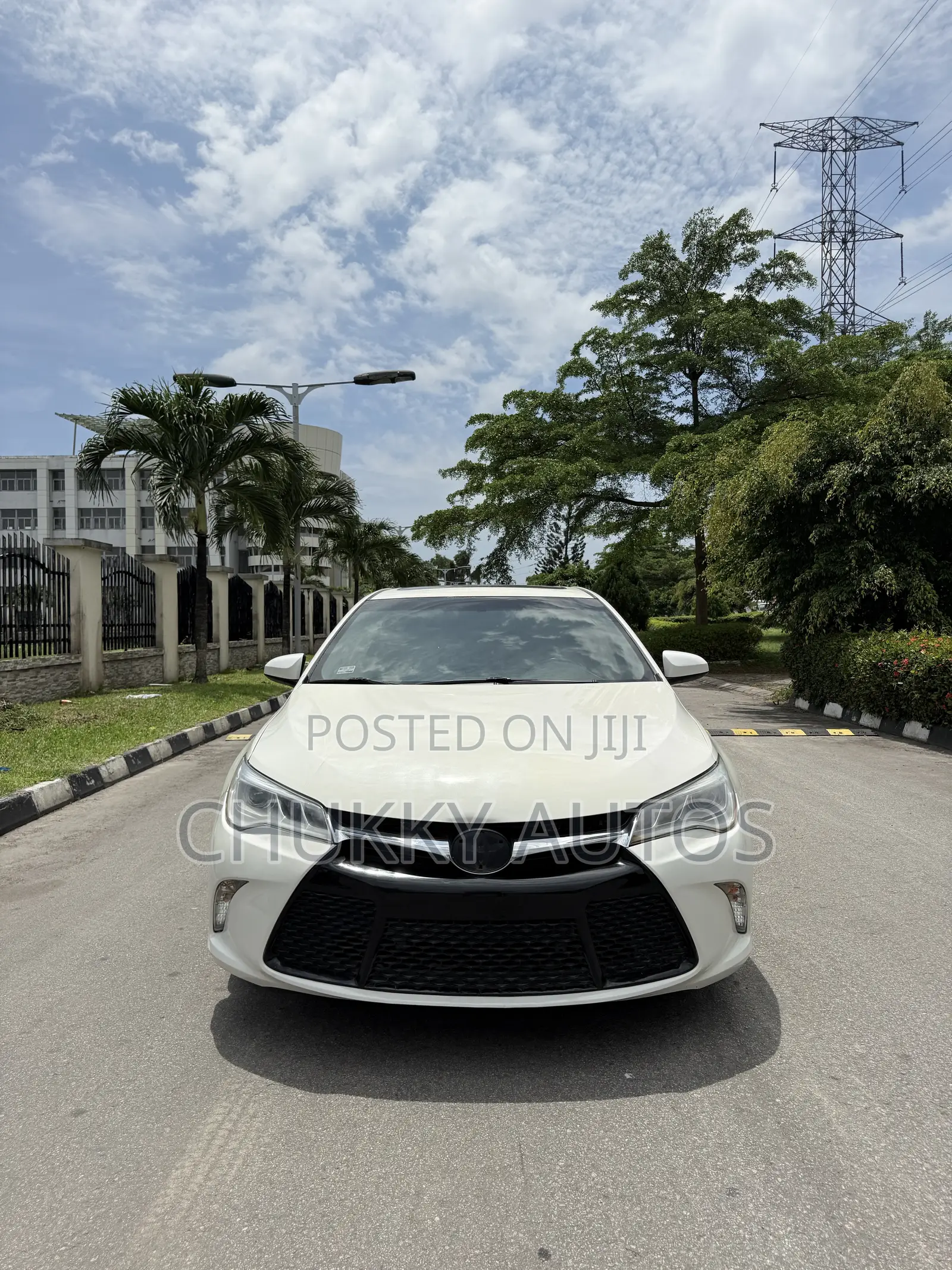 Toyota Camry XLE 4dr Sedan (3.5L 6cyl 6A) 2015 White