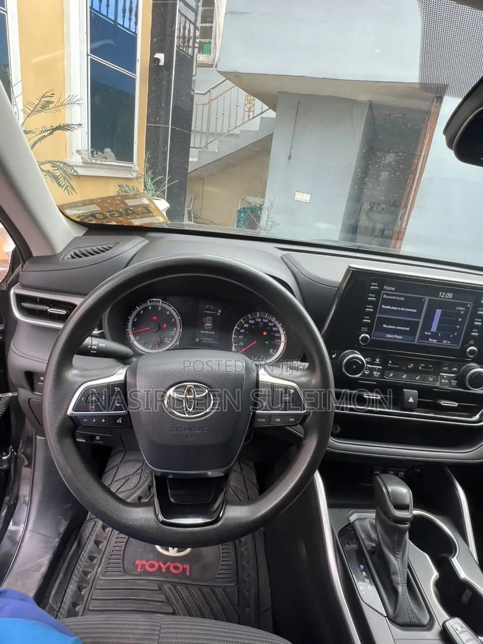 Toyota Highlander LE 2021 Black