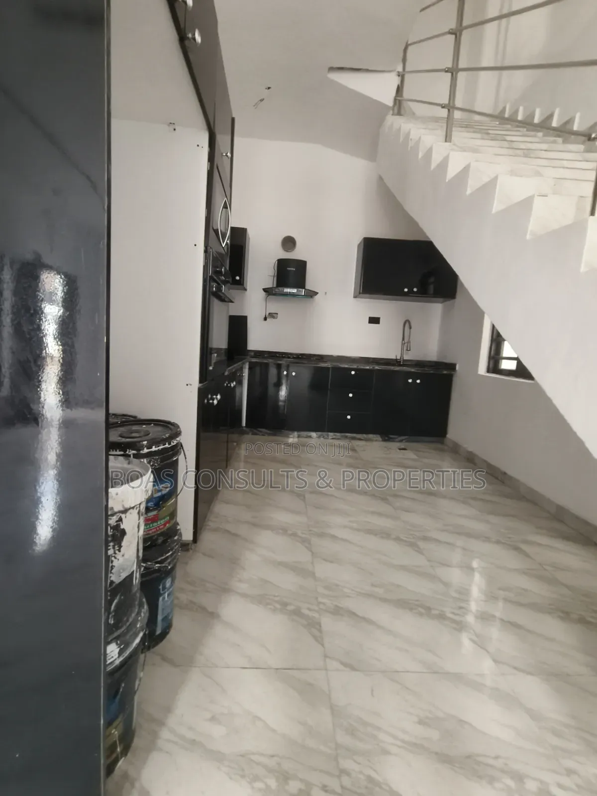 4bdrm Duplex in Chevron for rent