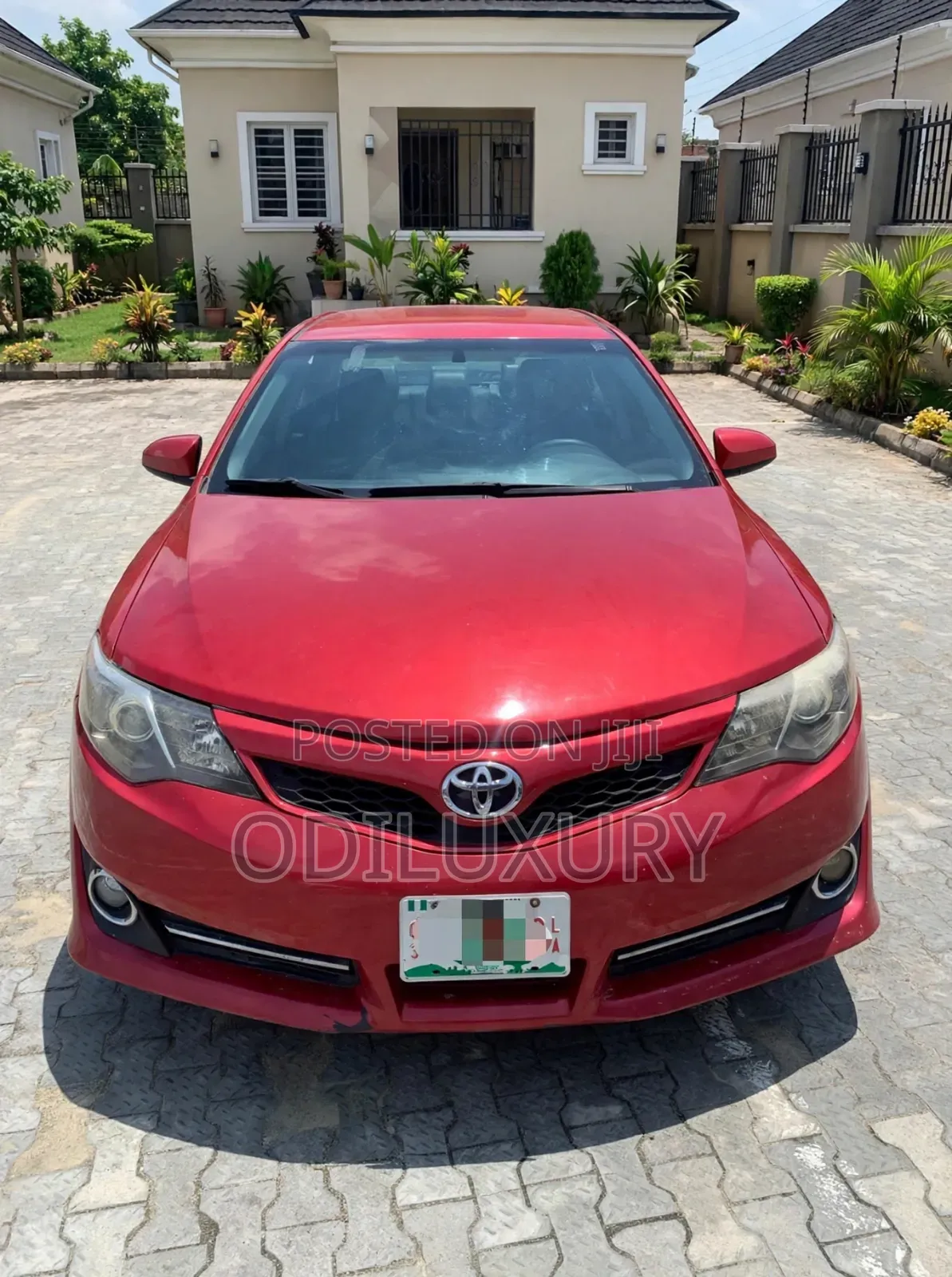 Toyota Camry SE 4dr Sedan (2.5L 4cyl 6A) 2013 Red