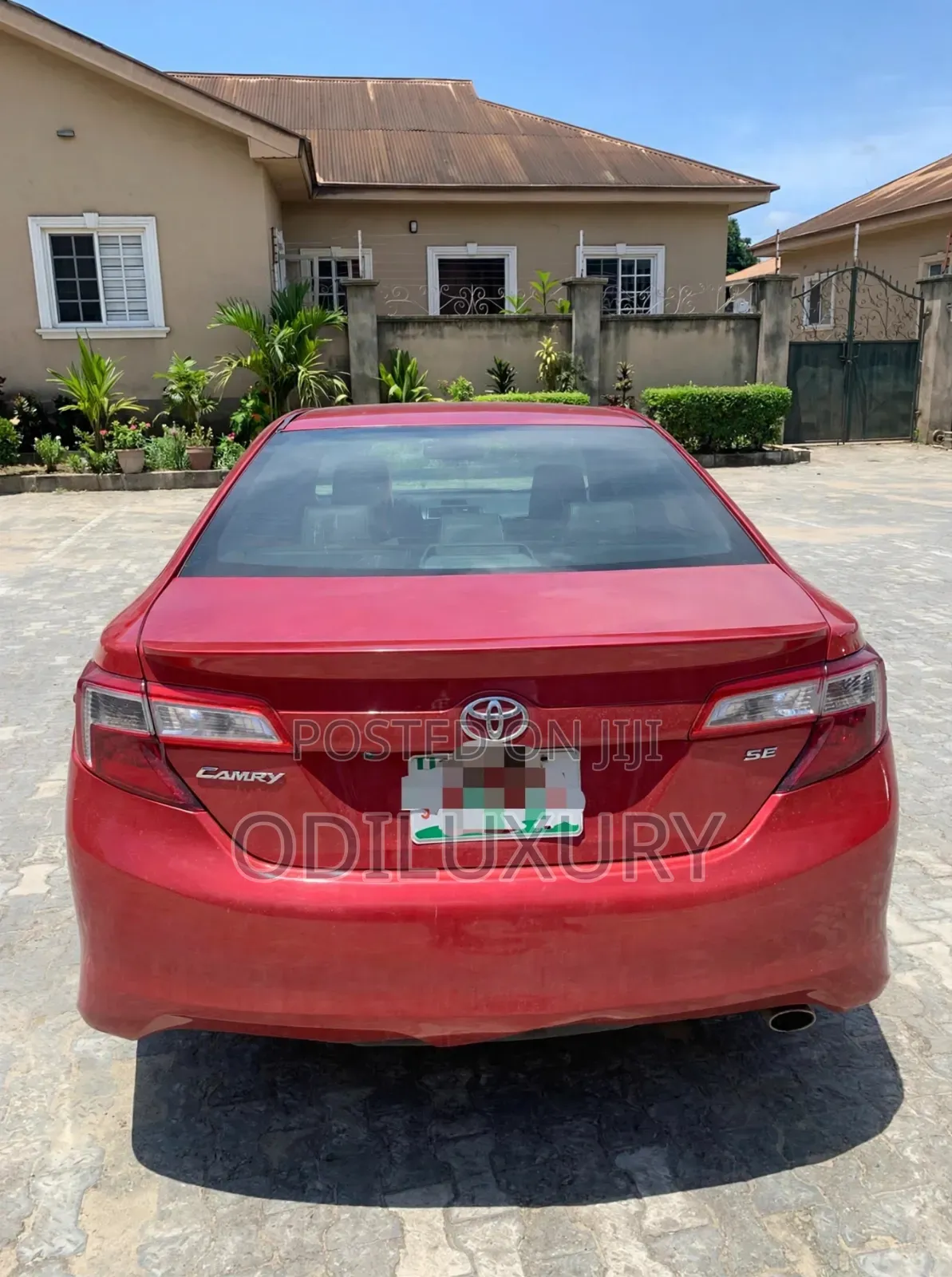 Toyota Camry SE 4dr Sedan (2.5L 4cyl 6A) 2013 Red