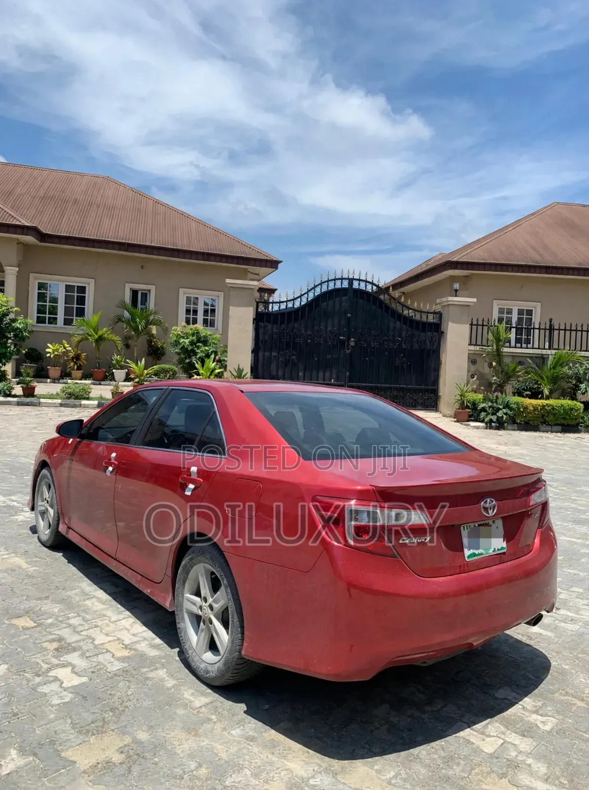 Toyota Camry SE 4dr Sedan (2.5L 4cyl 6A) 2013 Red