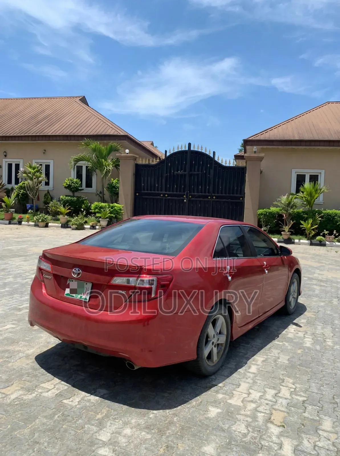 Toyota Camry SE 4dr Sedan (2.5L 4cyl 6A) 2013 Red