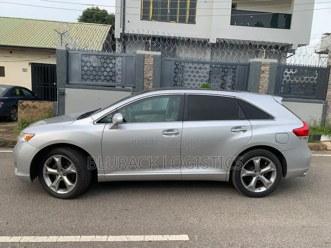 Toyota Venza XLE 2012 Silver